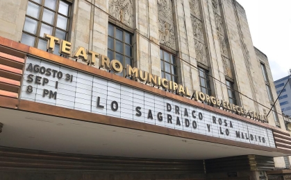 Frente de Teatro Jorge Eliécer Gaitán previo a concierto de Robi Draco Rosa